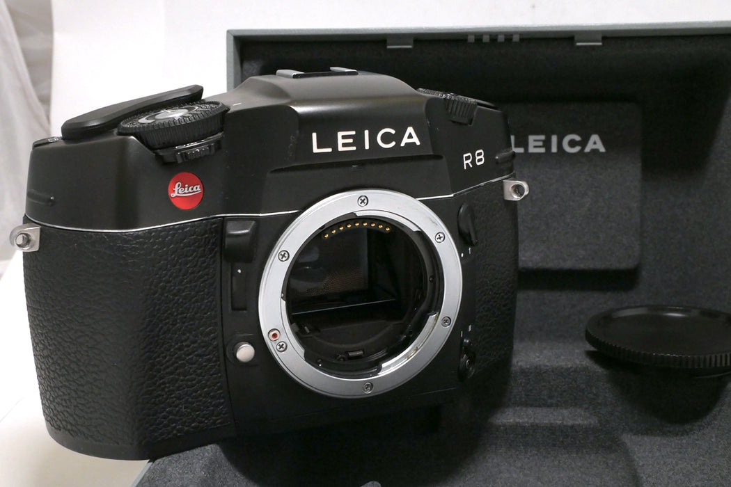 Leica R8 Nera con Coperchio, Tracolla, Scatola. Eccellenti condizioni Funziona tutto