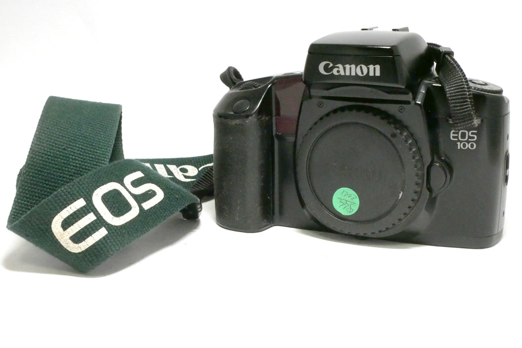 Canon Eos 100 con Tappo e Tracolla. Fotocamera a Pellicola